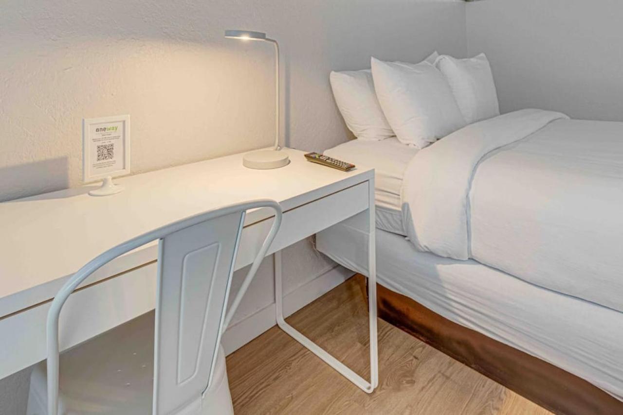 Travel Lodge By Wyndham 10 Min From Disney Kissimmee Eksteriør bilde