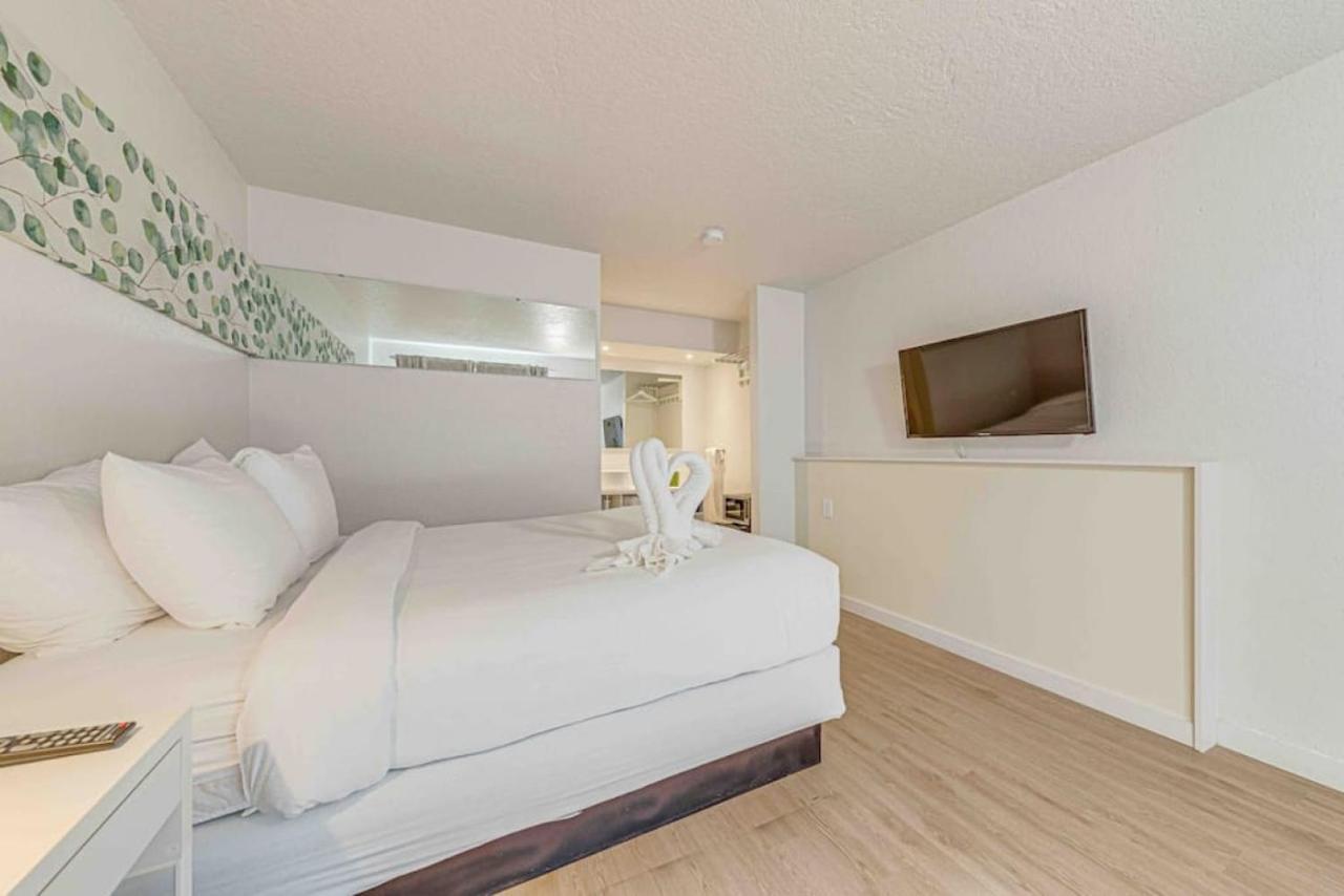 Travel Lodge By Wyndham 10 Min From Disney Kissimmee Eksteriør bilde