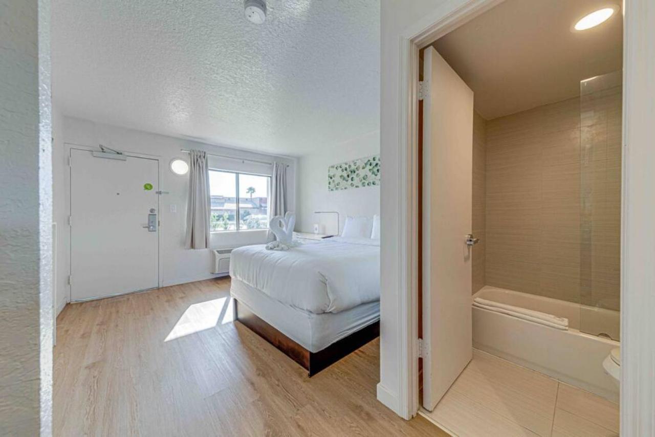 Travel Lodge By Wyndham 10 Min From Disney Kissimmee Eksteriør bilde